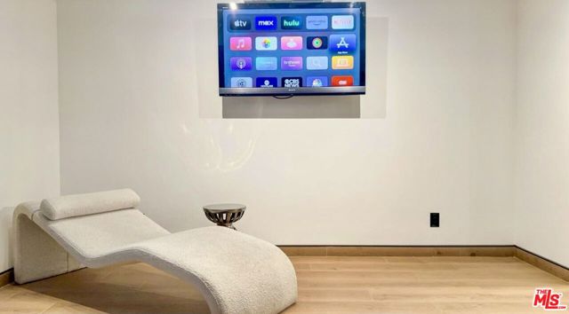 916 Roswell Avenue, Long Beach CA: https://media.crmls.org/mediaz/e797fc94-a59c-4997-8df2-376937ab506f.jpg
