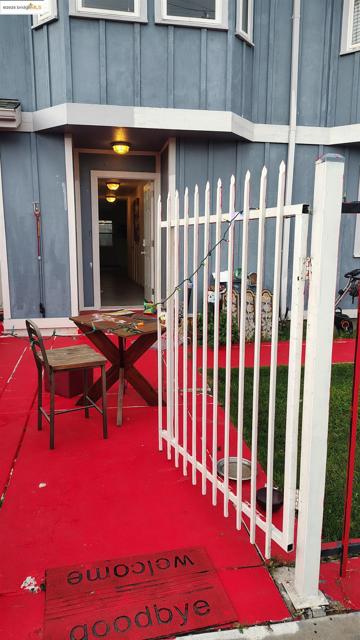 3532 San Leandro St, Oakland CA: https://media.crmls.org/mediaz/e797fd90-00c7-418a-81b4-206cbee550c5.jpg