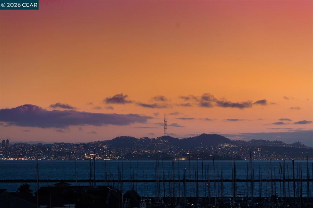 https://media.crmls.org/mediaz/e798789c-818a-46a7-9179-1a60b5d1da9c.jpg?preset=X-Large