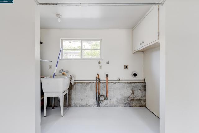 6180 HILLSIDE DRIVE, El Sobrante CA: https://media.crmls.org/mediaz/e798b212-9fb2-48dc-9afb-24fab8b2a852.jpg