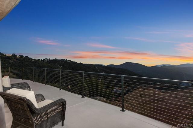 10027 Tall Oak Drive, Escondido CA: https://media.crmls.org/mediaz/e798de65-6c7b-4e9d-a86b-bb7dc4da1e2e.jpg