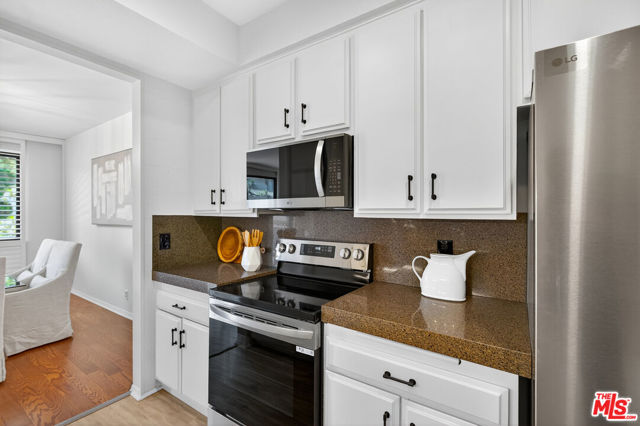 311 Bora Bora Way, Marina del Rey CA: https://media.crmls.org/mediaz/e79928c5-b0ef-436b-84d0-e6781fa22648.jpg