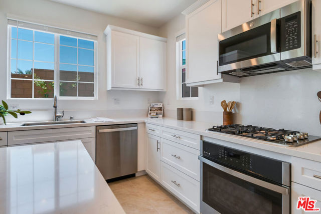 41551 Stanford Road, Palm Desert CA: https://media.crmls.org/mediaz/e7998d0a-9d20-4847-8749-dec729c75d5a.jpg