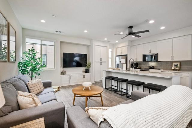 1201 Via Lucero, Oceanside CA: https://media.crmls.org/mediaz/e79998b1-cfc2-404c-be78-721166e0583e.jpg