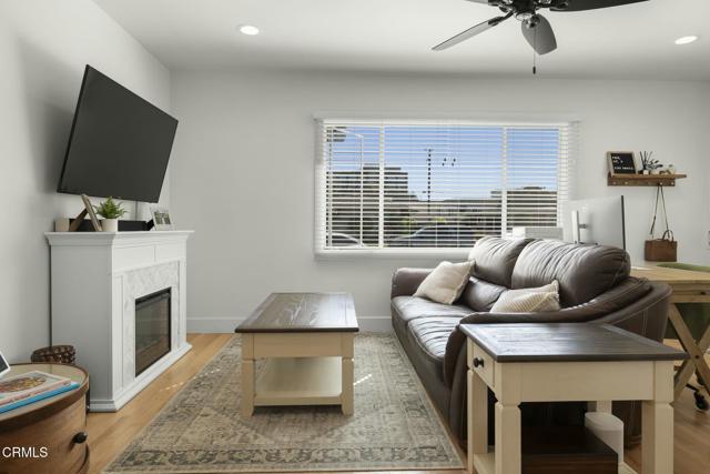 295 297 Estrella Street, Ventura CA: https://media.crmls.org/mediaz/e799e2b9-9530-47ab-8fe8-59d335bbe5d6.jpg