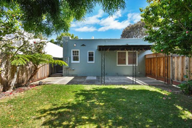 1137 Capuchino Avenue, Burlingame CA: https://media.crmls.org/mediaz/e79a2e9e-31bf-410d-bc13-223ebce3dafa.jpg
