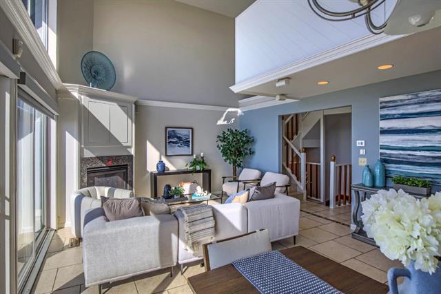 317 Beach Drive, Aptos CA: https://media.crmls.org/mediaz/e79a6324-37ea-4da8-996f-51cc3c4e45ad.jpg