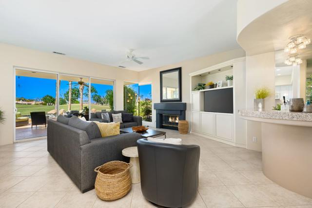 80080 Riviera, La Quinta CA: https://media.crmls.org/mediaz/e79a717d-afd5-4121-b9ae-17fc9c9bdd42.jpg