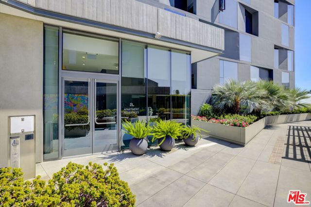 8500 W Sunset, Los Angeles CA: https://media.crmls.org/mediaz/e79a72f7-cad1-4901-9321-cb76c7c713e5.jpg