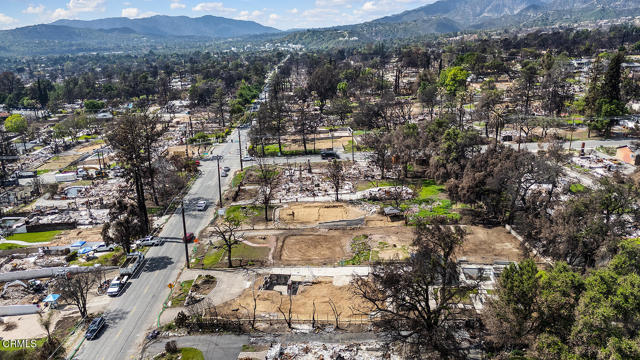 369 E Altadena Dr, Altadena CA: https://media.crmls.org/mediaz/e79b38f6-956a-4bce-afc4-746f22b23e9a.jpg
