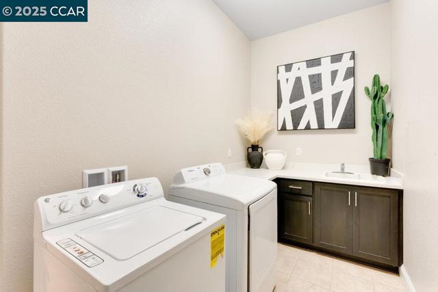 363 Fletcher Lane, Brentwood CA: https://media.crmls.org/mediaz/e79b3fe6-e3bd-40f8-8873-d8f677f75de0.jpg