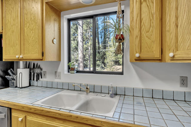 53340 Idyllbrook Drive, Idyllwild CA: https://media.crmls.org/mediaz/e79b7546-116a-4c7c-b2ec-f7b73a2296ab.jpg