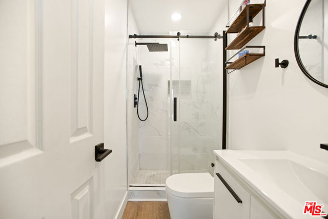 5215 Balboa Boulevard, Encino CA: https://media.crmls.org/mediaz/e79b97e5-7157-475e-a57d-bc5505020ce4.jpg