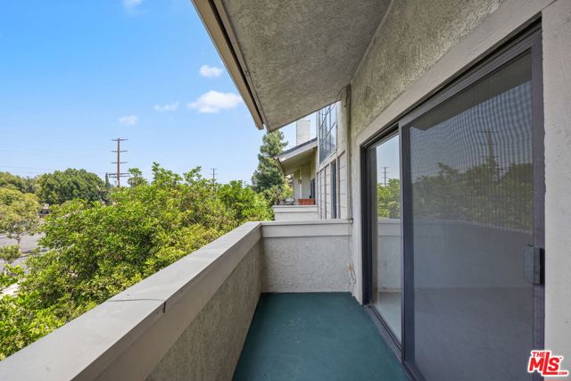 14050 Magnolia Boulevard, Sherman Oaks CA: https://media.crmls.org/mediaz/e79bc3a0-1432-434f-ab0f-970c8603b344.jpg