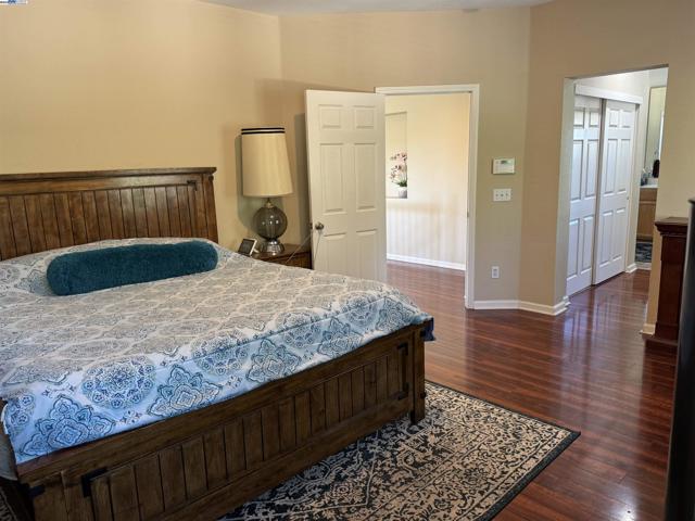 10342 Mono Ct, Stockton CA: https://media.crmls.org/mediaz/e79c4794-fb71-4899-8e69-a5769d202459.jpg
