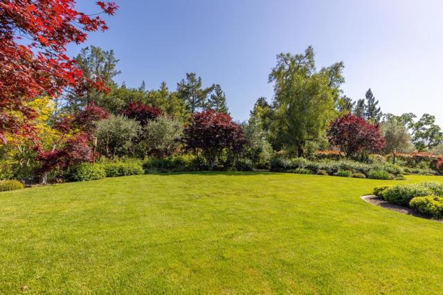 86 Belbrook Way, Atherton CA: https://media.crmls.org/mediaz/e79d37fd-97ca-47fd-b0fc-03a4e539b0a2.jpg
