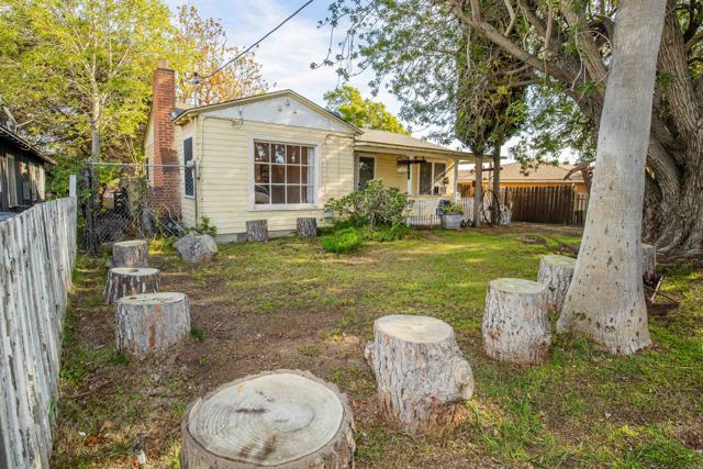 Detail Gallery Image 2 of 20 For 3885 King St, La Mesa,  CA 91941 - 3 Beds | 1 Baths