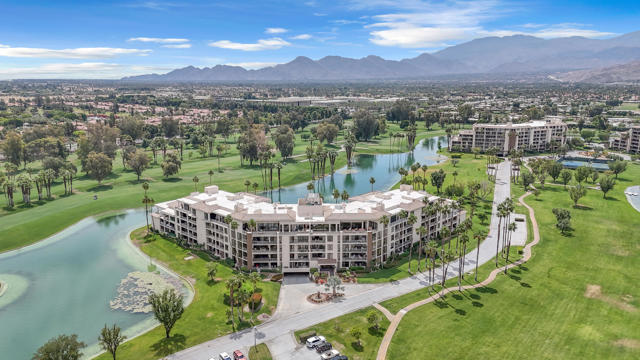 910 Island Drive, Rancho Mirage CA: https://media.crmls.org/mediaz/e79d9118-b12b-4766-a797-1f32c5f03f82.jpg