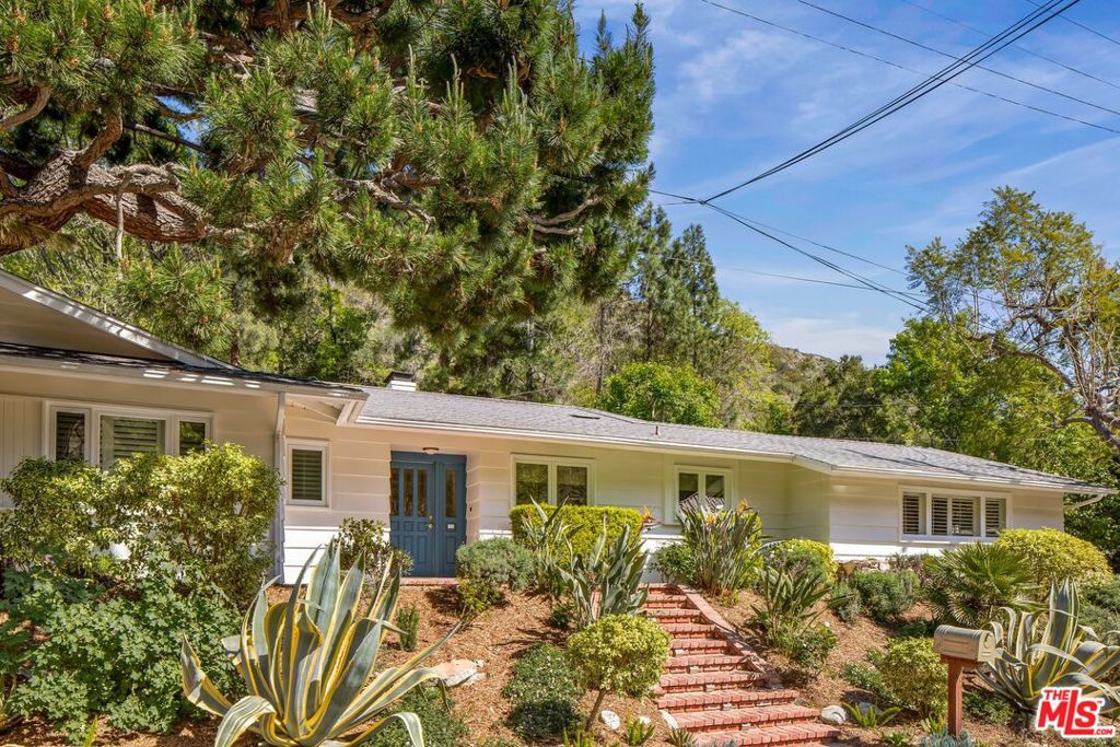 3276 Mandeville Canyon Road