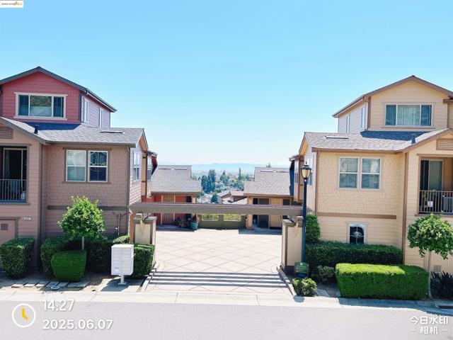 6136 Old Quarry Loop, Oakland CA: https://media.crmls.org/mediaz/e79eb9c5-6229-4c4d-bdc7-c74a6700bbed.jpg