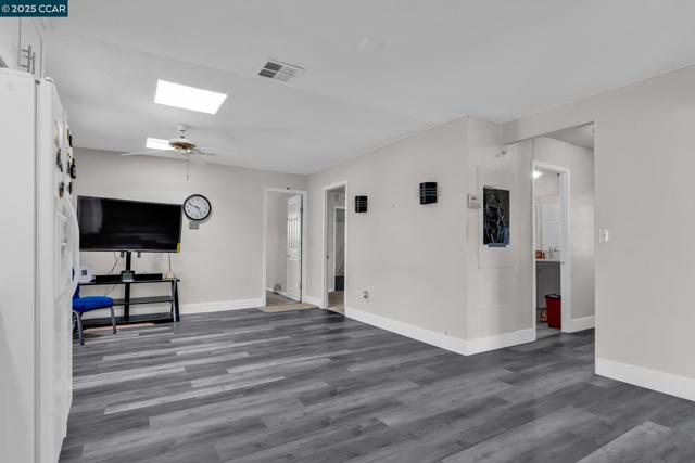 2113 Dalis Drive, Concord CA: https://media.crmls.org/mediaz/e79ecc67-44fc-41f1-a24a-c972991c83a8.jpg
