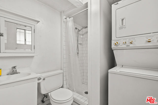 656 Parkman Avenue, Los Angeles CA: https://media.crmls.org/mediaz/e79f935b-90fe-41d5-ae92-7f8a743d1f50.jpg