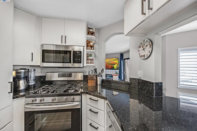 21239 Gary Dr, Hayward CA: https://media.crmls.org/mediaz/e7a032eb-5704-491a-8158-7937512b26ab.jpg