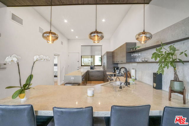 6209 Pacific Avenue, Playa del Rey CA: https://media.crmls.org/mediaz/e7a0563b-42e4-4800-a771-35f6ee0d1aa1.jpg