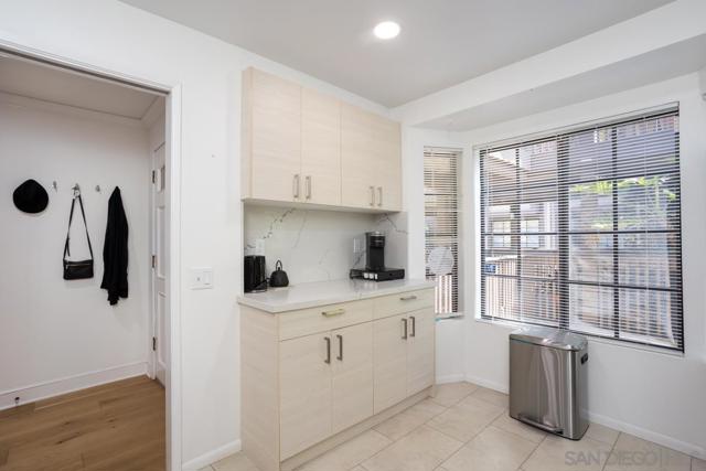 8880 Villa La Jolla Dr, La Jolla CA: https://media.crmls.org/mediaz/e7a059c4-8bd6-405f-a9d7-2ff4cbf5cd36.jpg