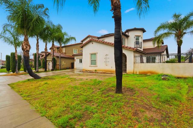 Detail Gallery Image 5 of 48 For 332 Monument Pkwy, Perris,  CA 92570 - 5 Beds | 5 Baths