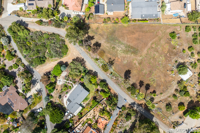 1649 San Luis Rey AVE, Vista CA: https://media.crmls.org/mediaz/e7a1c45d-e01a-4c59-b649-4ee1af40c9f4.jpg