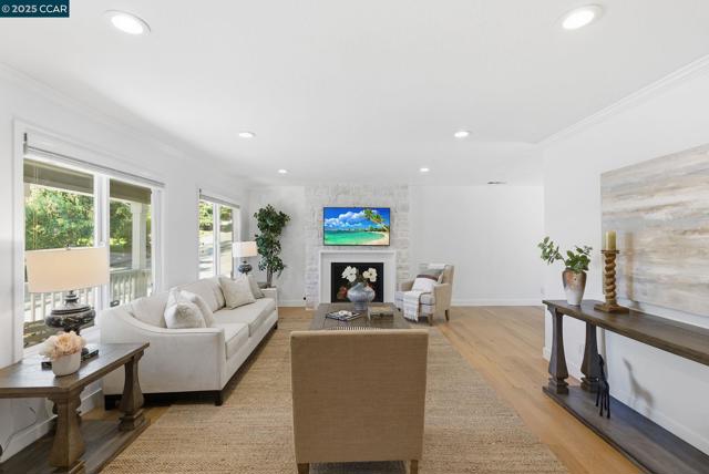 198 Pulido Rd, Danville CA: https://media.crmls.org/mediaz/e7a20992-618d-4bd7-b5d8-2a7c3f99c287.jpg