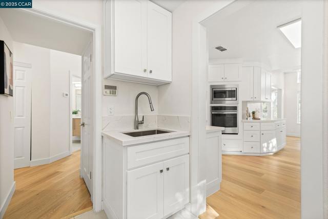122 Cortona Dr, San Ramon CA: https://media.crmls.org/mediaz/e7a2ac44-fc6c-4360-b208-cc76ec5b6d5e.jpg