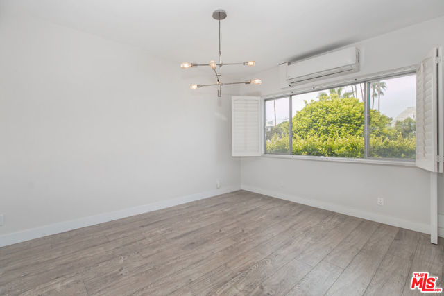 1233 N Laurel Avenue, West Hollywood CA: https://media.crmls.org/mediaz/e7a2f4a5-f45a-4d91-b82d-b4996672053c.jpg