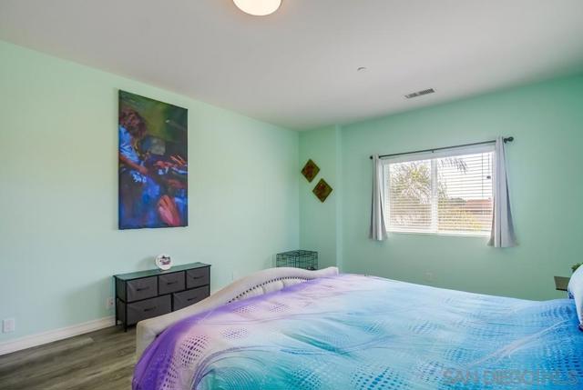 1249 12Th, Imperial Beach CA: https://media.crmls.org/mediaz/e7a3422a-370b-432d-aff1-846086600985.jpg
