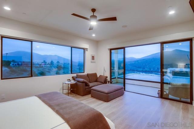 2885 Gate Three Place, Chula Vista CA: https://media.crmls.org/mediaz/e7a3cdaf-868d-4623-ae3d-d2465aa7bcc2.jpg