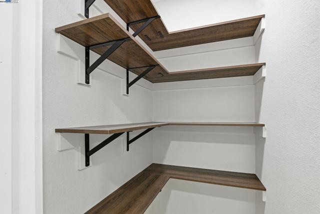 32252 Coronation dr, Union City CA: https://media.crmls.org/mediaz/e7a4070e-9bf4-41ef-b590-f244d38906fa.jpg