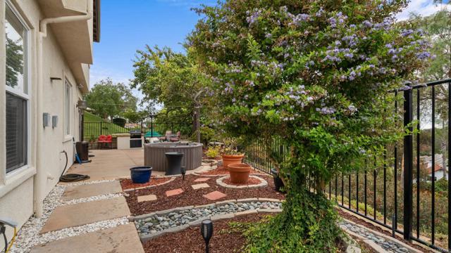 2225 David Place, Carlsbad CA: https://media.crmls.org/mediaz/e7a4334e-655e-4ba0-9982-ef01f249061d.jpg