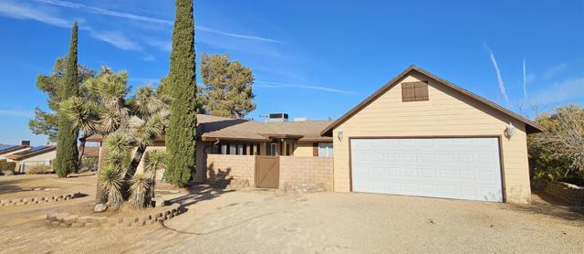 8199 Palomar Avenue, Yucca Valley CA: https://media.crmls.org/mediaz/e7a447f8-4646-493e-832b-2f65a1e7258d.jpg