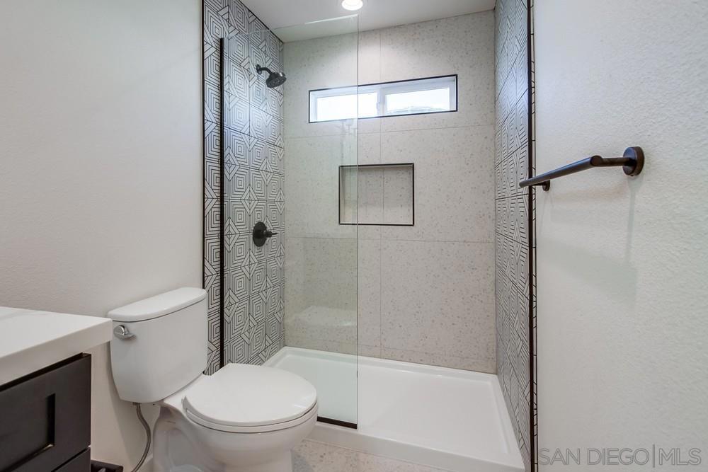 MLS #250032138SD img 23