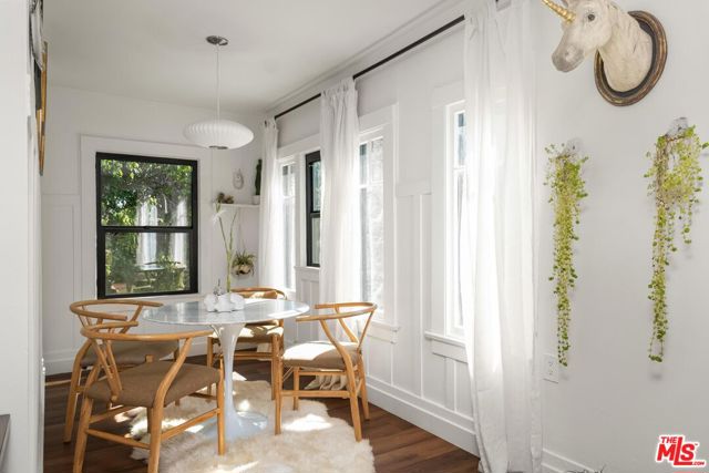 2108 Tavern Trail, Los Angeles CA: https://media.crmls.org/mediaz/e7a5bd24-a2f5-4d2b-ba49-82a887d19825.jpg