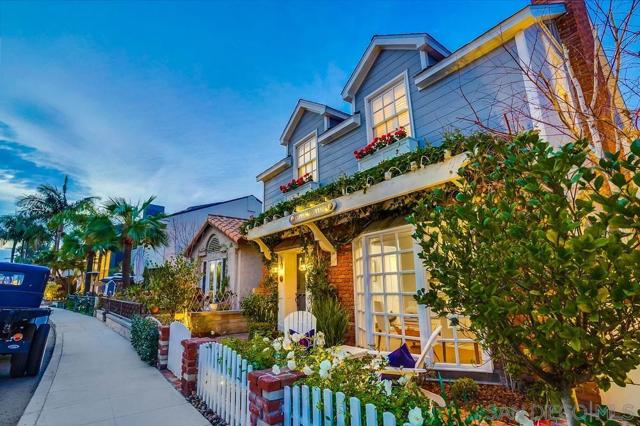 75 Corinthian Walk, Long Beach CA: https://media.crmls.org/mediaz/e7a5cd4c-a509-4ea4-b78a-6efa195e84a7.jpg