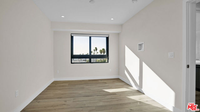 846 S Mariposa Avenue, Los Angeles CA: https://media.crmls.org/mediaz/e7a60782-09ed-429c-9463-fa32396e0c01.jpg