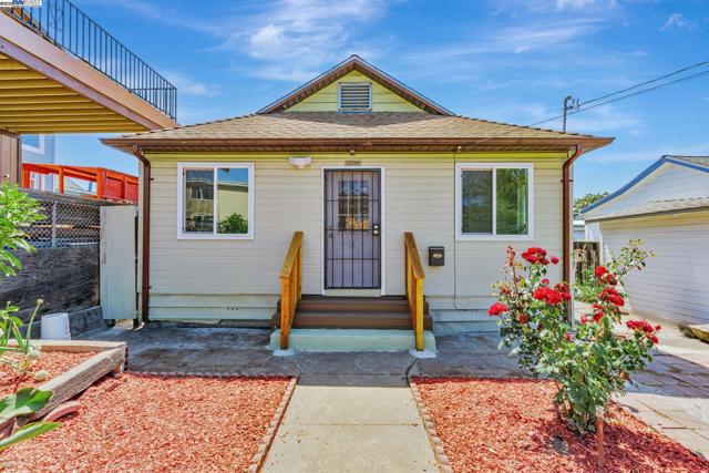 2720 Short St, Oakland CA: https://media.crmls.org/mediaz/e7a60e35-2f03-4942-8e5b-293ca9f7757e.jpg