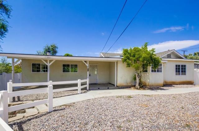 12224 Lemon Crest Drive, Lakeside CA: https://media.crmls.org/mediaz/e7a6d65a-bada-4370-85d8-58c28690f689.jpg