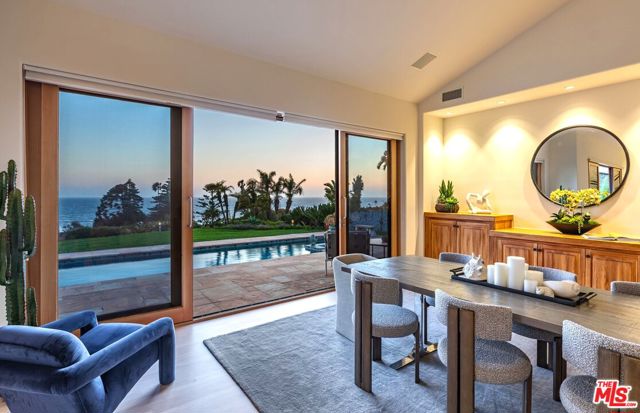 6417 Merritt Drive, Malibu CA: https://media.crmls.org/mediaz/e7a7c5d8-28be-44f8-a0d6-34932717ab2a.jpg