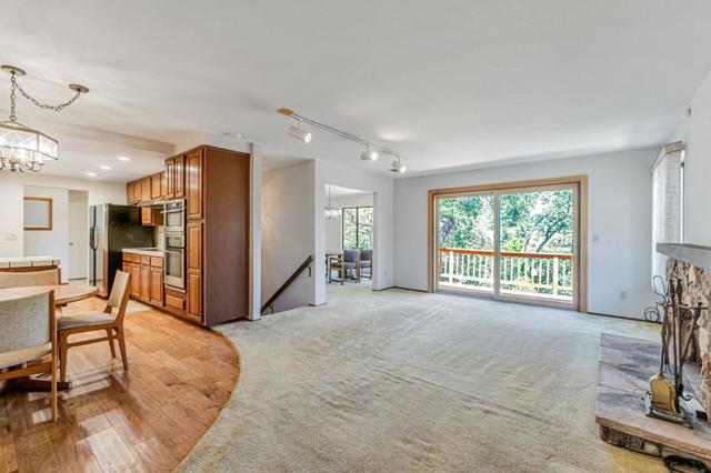126 Saint Joan Lane, Pleasant Hill CA: https://media.crmls.org/mediaz/e7a7de45-c54b-481e-8b32-123f44538b78.jpg
