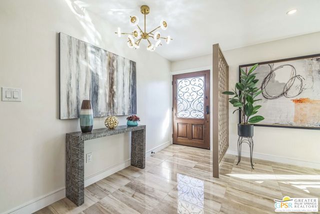 372 E Molino Road, Palm Springs CA: https://media.crmls.org/mediaz/e7a7f283-9bfe-4222-aa4a-d366cf425cdd.jpg
