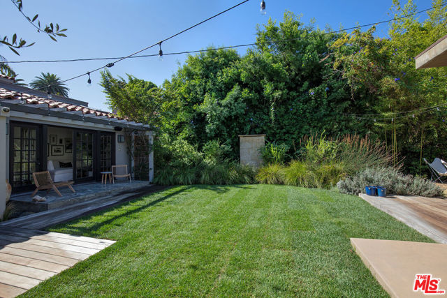 1241 Georgina Avenue photo 8
