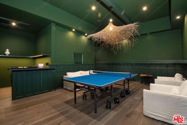 27405 Pacific Coast Highway, Malibu CA: https://media.crmls.org/mediaz/e7a8e53a-43c4-42cc-89d4-42618b7da752.jpg